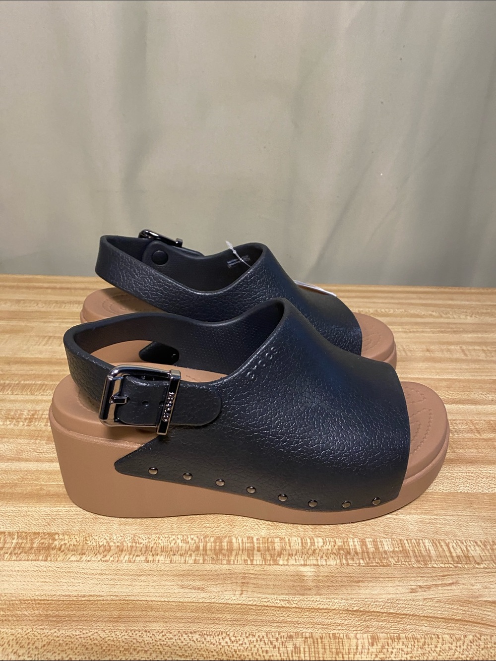 CROCS Dylan Studded Platform Slides Open Toe in Black Sepia Women’s 7 NWT - Picture 1 of 8